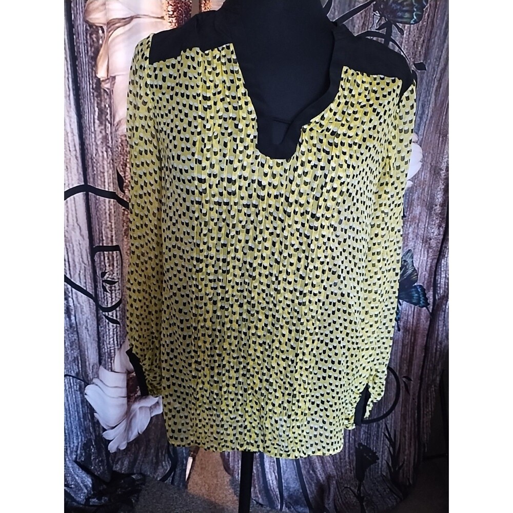 Diane von Furstenberg  Lightweight Black And Yellow Chiffon Top Size 4